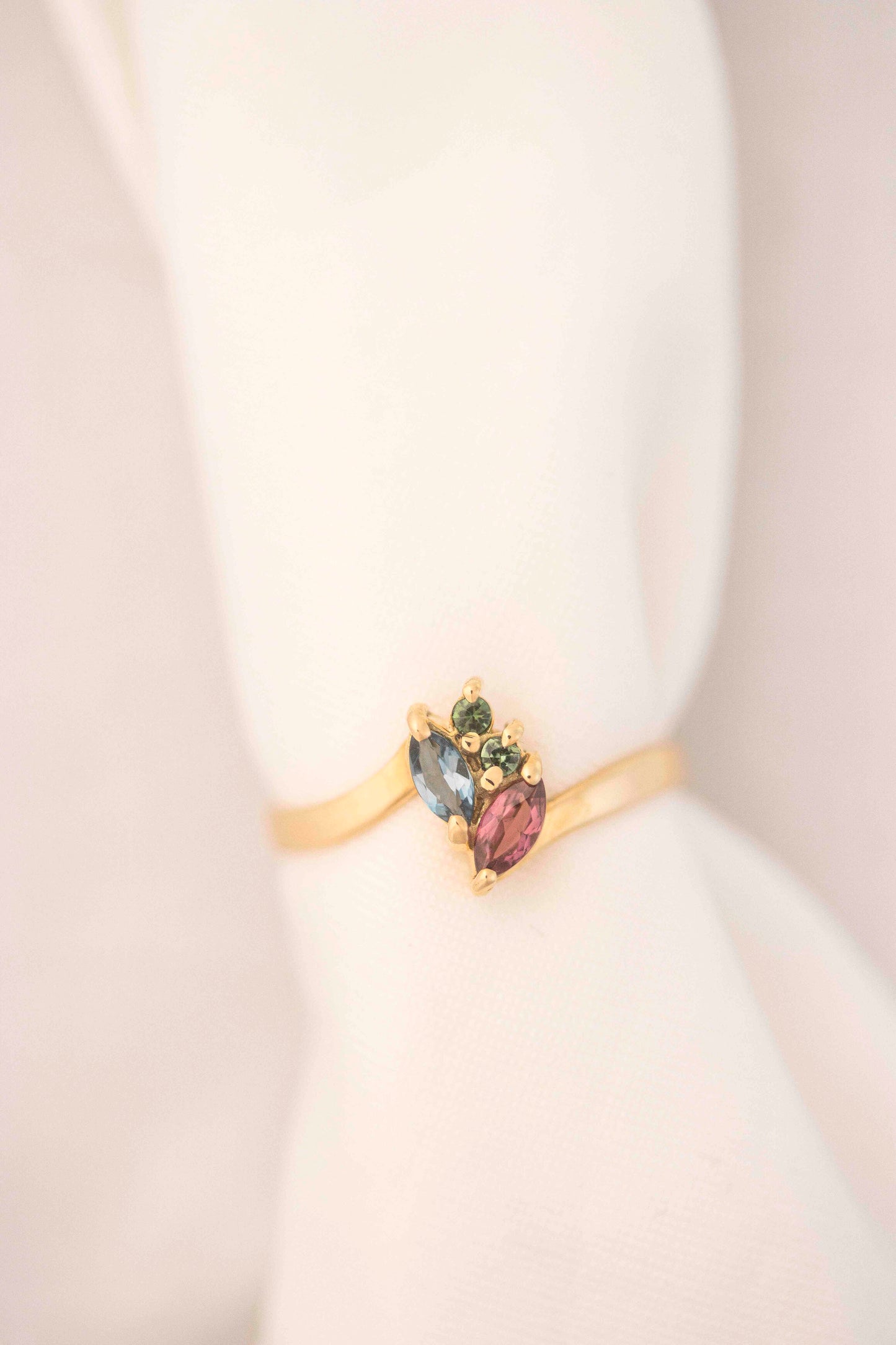 Bague multi-pierres précieuses en or massif 18 carats – Couleurs vibrantes du Brésil