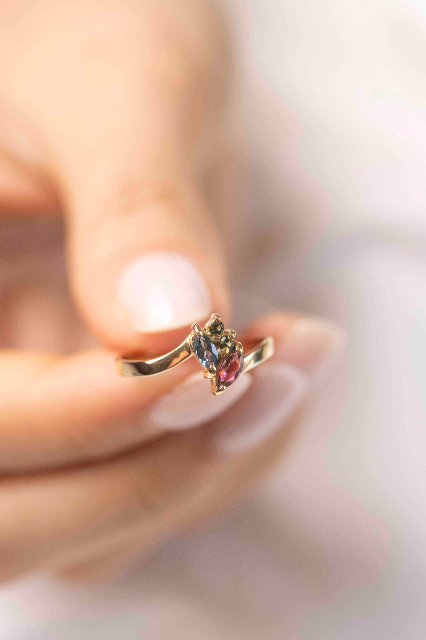 Bague multi-pierres précieuses en or massif 18 carats – Couleurs vibrantes du Brésil