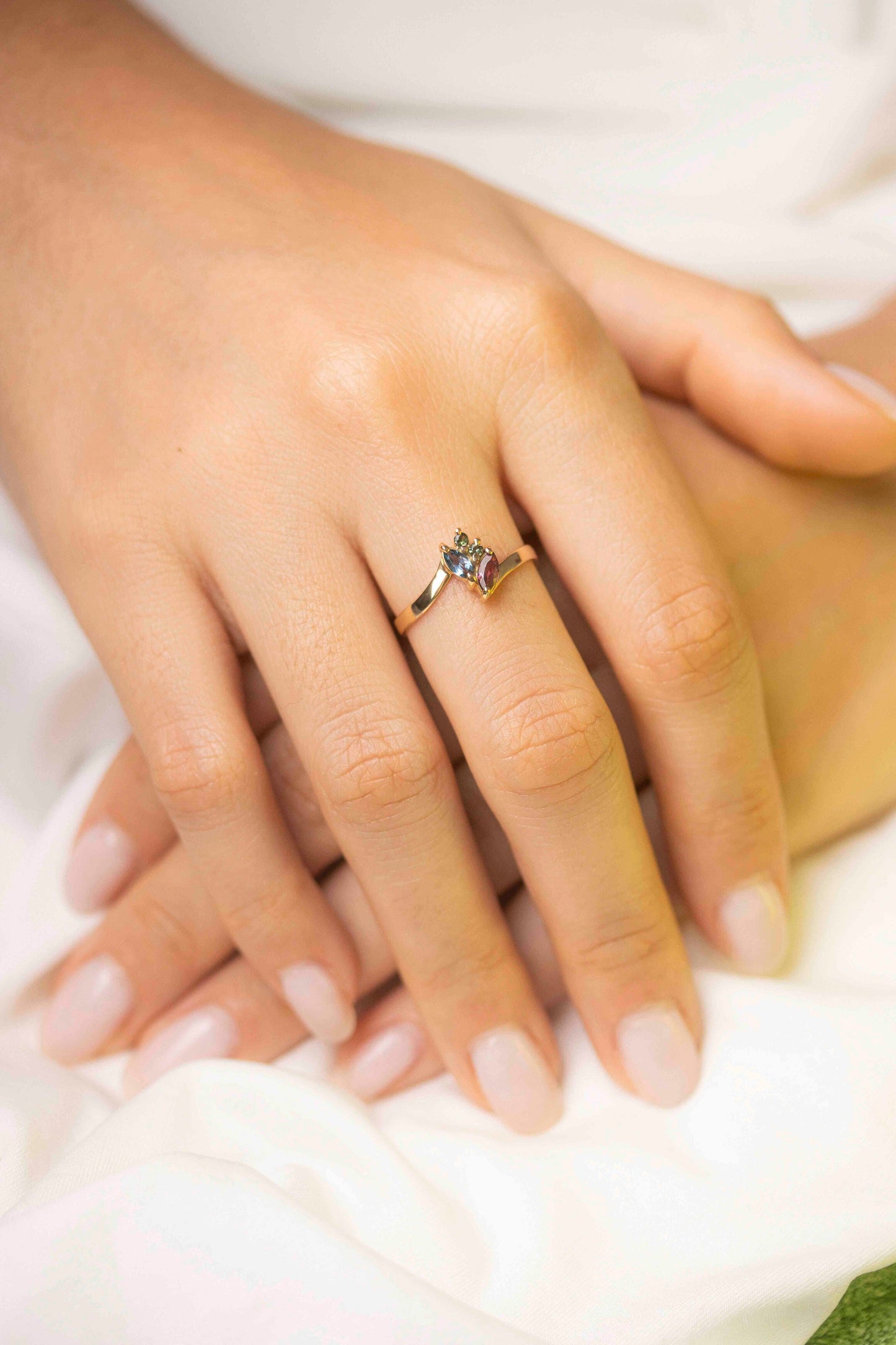 Bague multi-pierres précieuses en or massif 18 carats – Couleurs vibrantes du Brésil