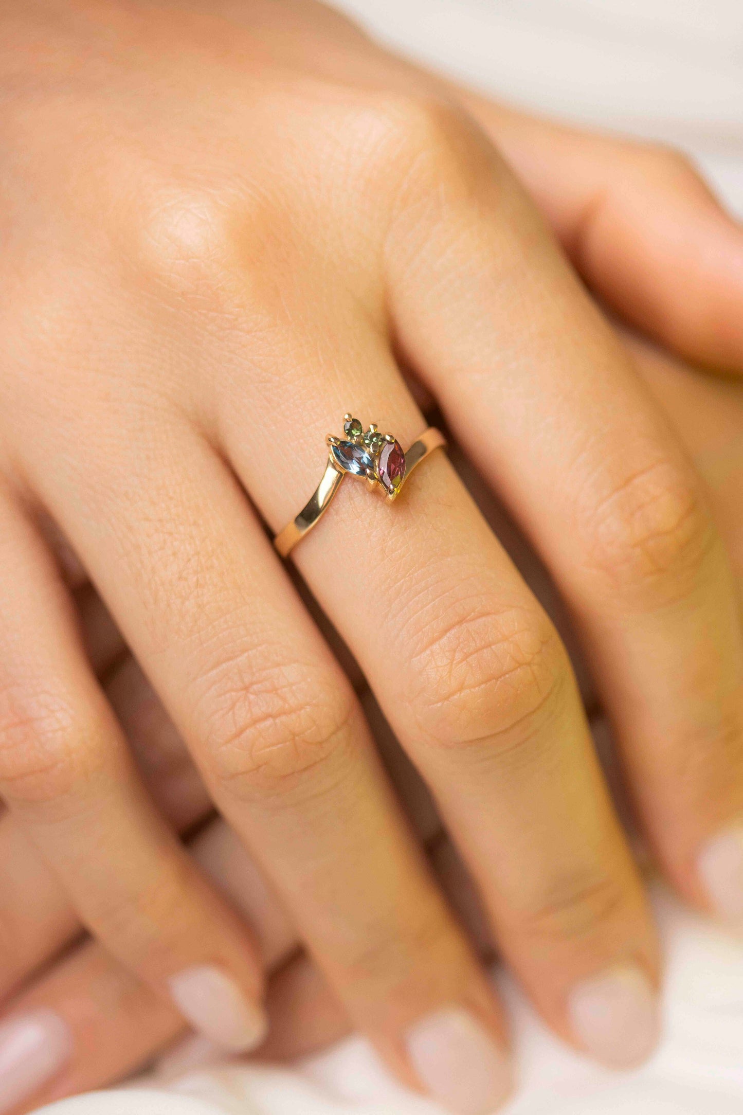 Bague multi-pierres précieuses en or massif 18 carats – Couleurs vibrantes du Brésil