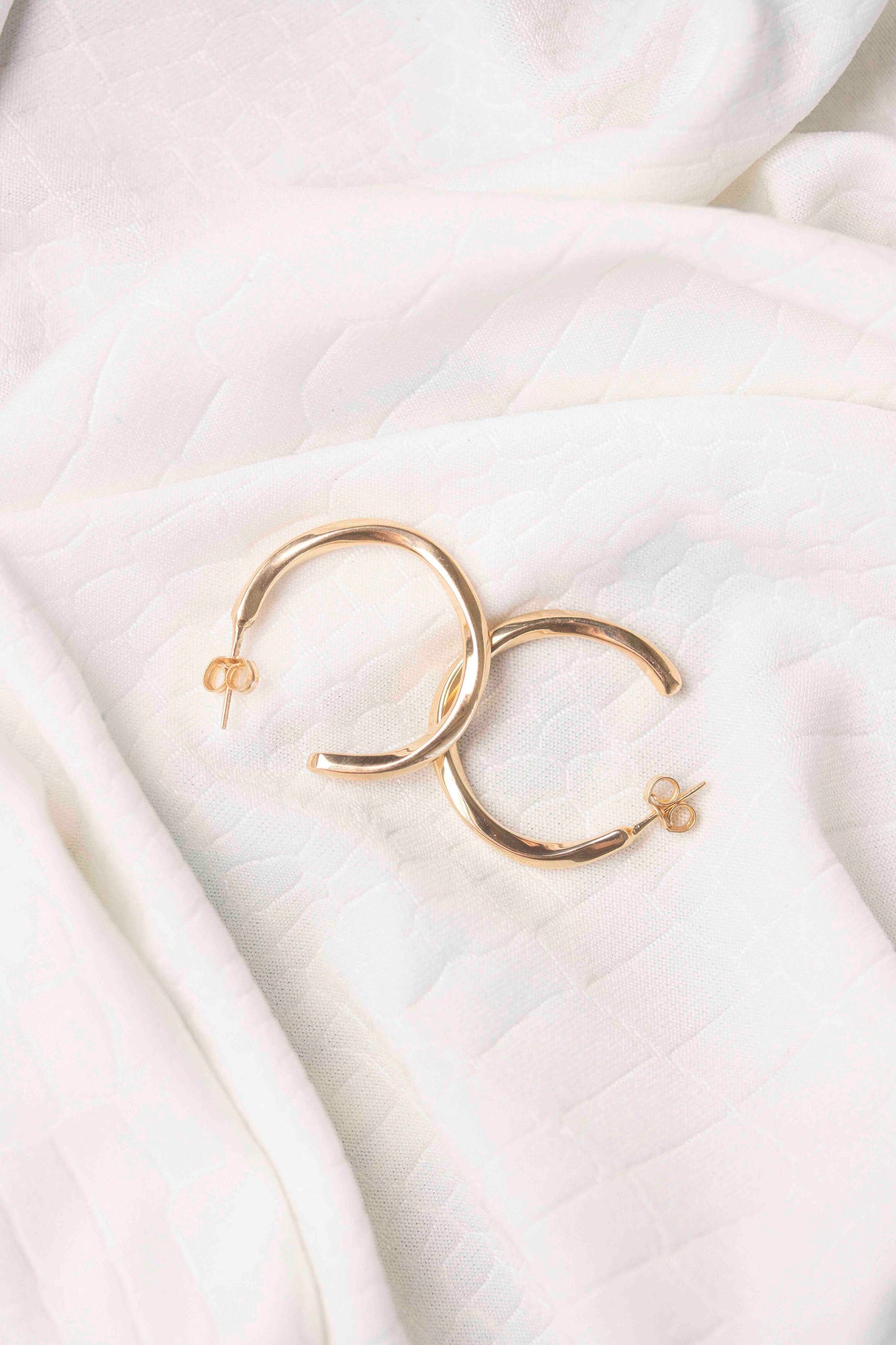 Boucles d'oreilles créoles torsadées en or massif 18 carats - Créoles en or faites à la main