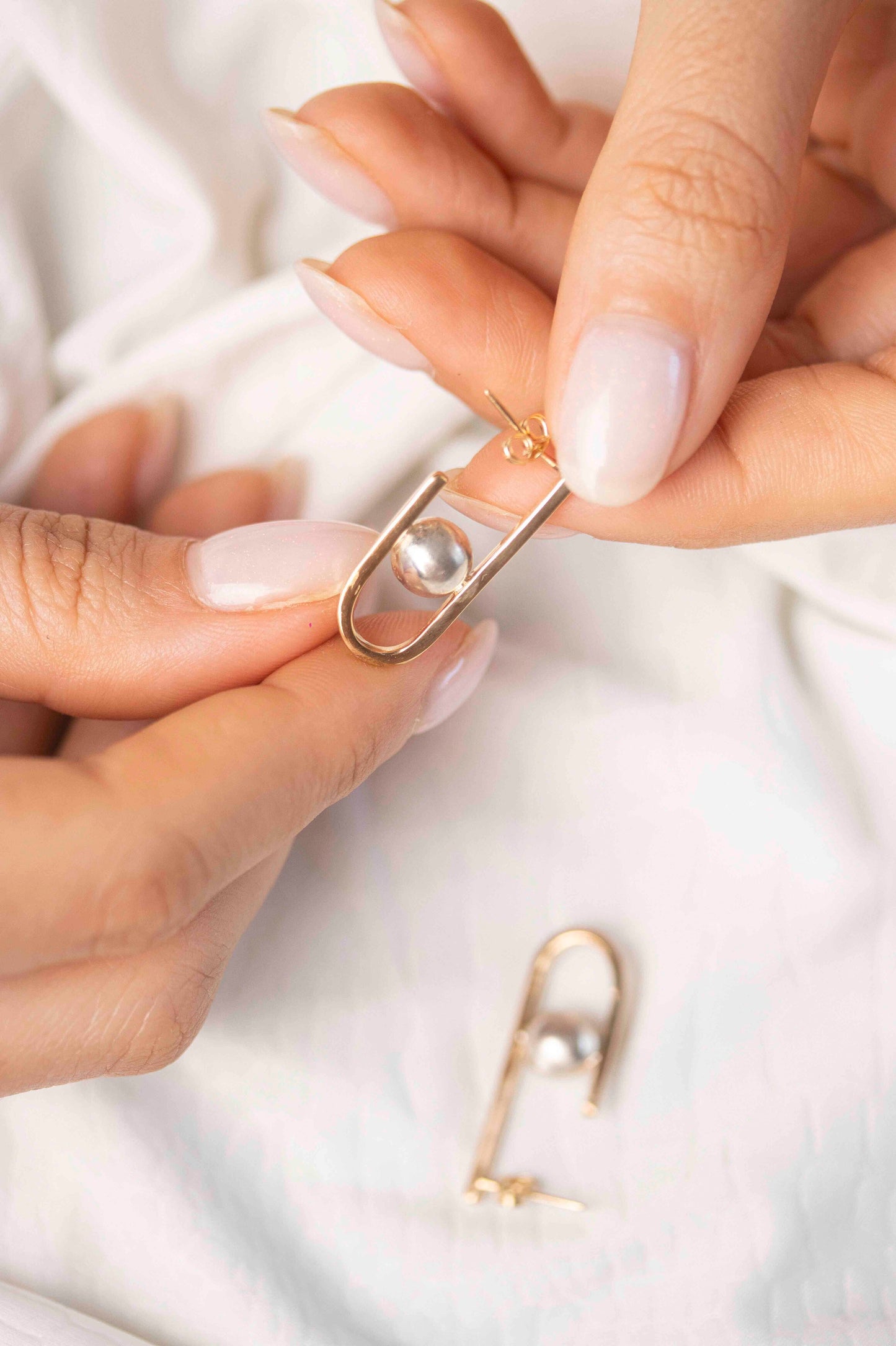 Créoles en or massif 18 carats avec accent argenté - Boucles d'oreilles Orbita de 5 cm