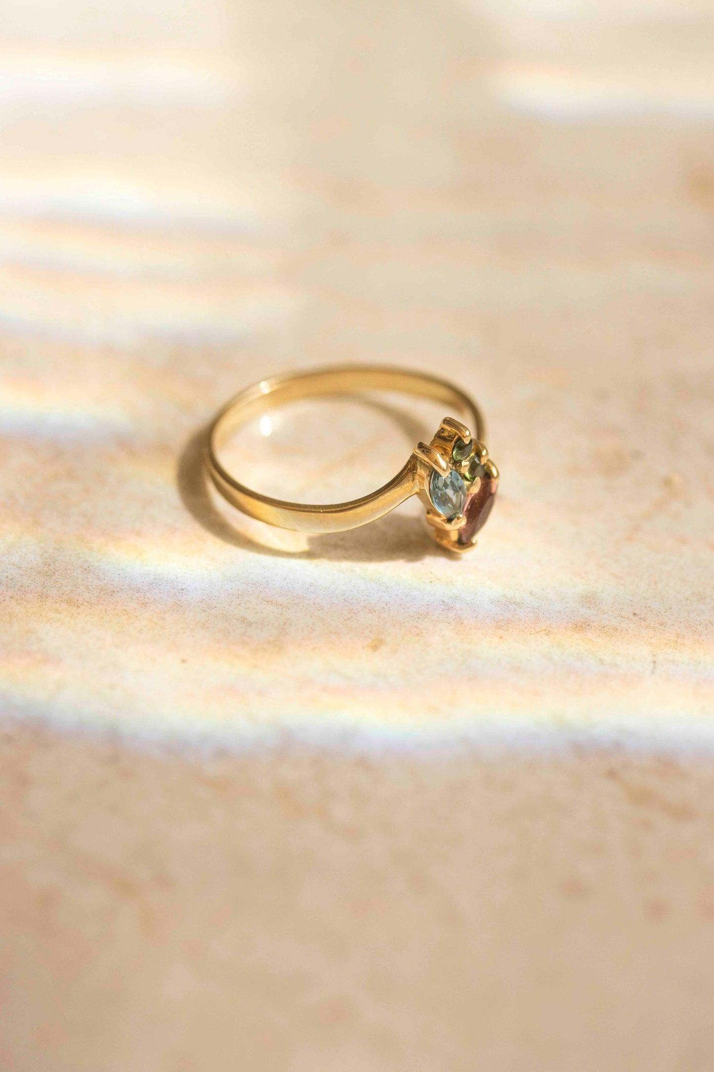 Bague multi-pierres précieuses en or massif 18 carats – Couleurs vibrantes du Brésil